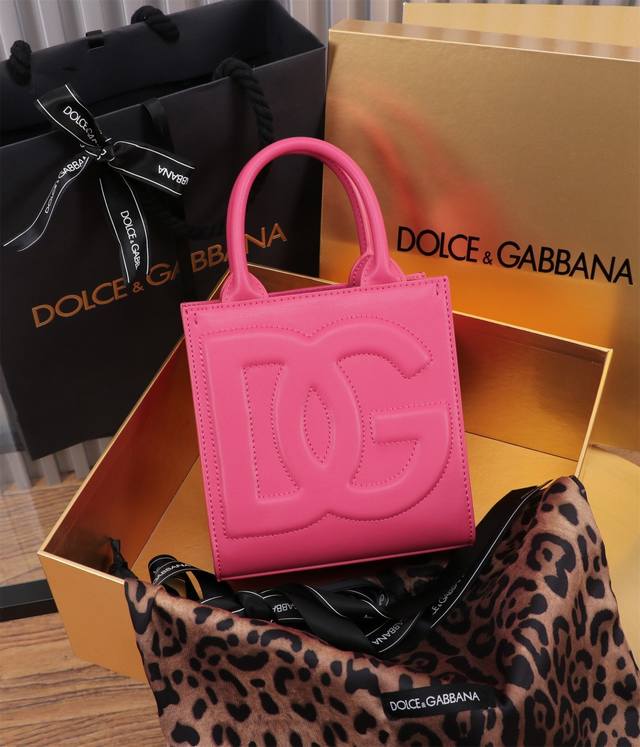 Dolce & Gabbana 杜嘉班纳 New Tote Dg Logo Bag 迷你托特包 型号：5527 Size：16.5×17.5×8Cm