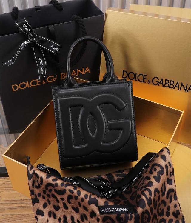 Dolce & Gabbana 杜嘉班纳 New Tote Dg Logo Bag 迷你托特包 型号：5527 Size：16.5×17.5×8Cm