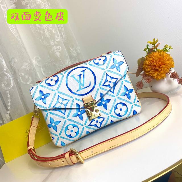 款号：M11461，M40749，邮差包pochette Métis 手袋 Pochette Métis 手袋小巧的造型散发出优雅的气息。采用柔软的 Monog