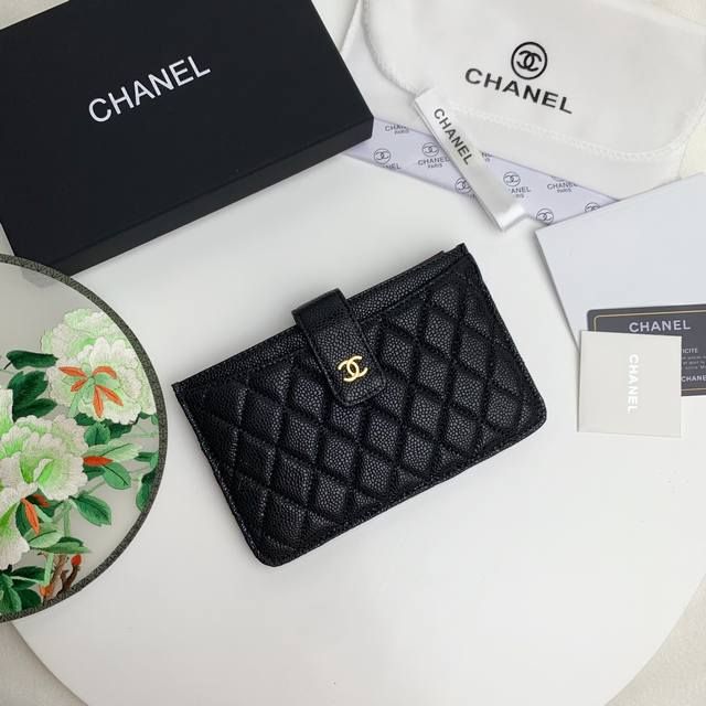 Chanel香奈儿专柜款两件套内里搭配牛皮小卡包 里外全皮 专柜款式 做工细节无可挑剔 坚持高品质 尺寸18.5*12 款号a84436 金扣 银扣