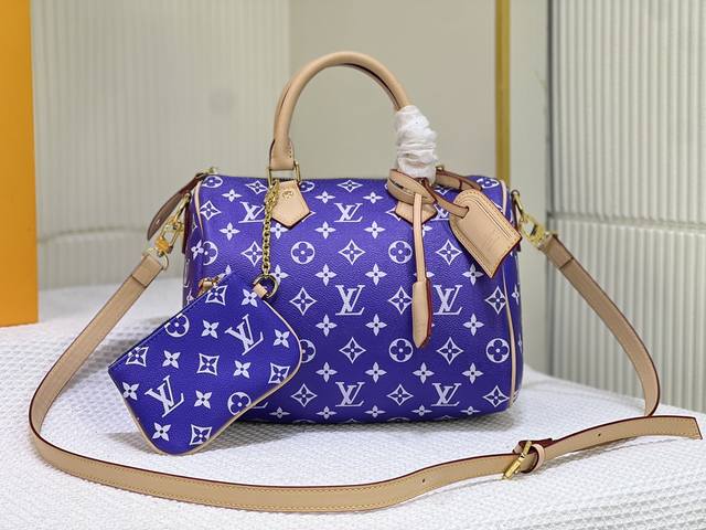 小包对版内里 M24425 M24424本款 Speedy P9 Bandoulière 25 Monogram Leather 手袋选用柔软牛皮革，以 Mon