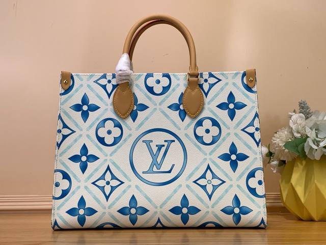 顶级原单onthego 中号 M11262蓝色 2024夏天 托特包以 Monogram Tiles 帆布展现水彩效果 Monogram 印花，令 Lv Cir