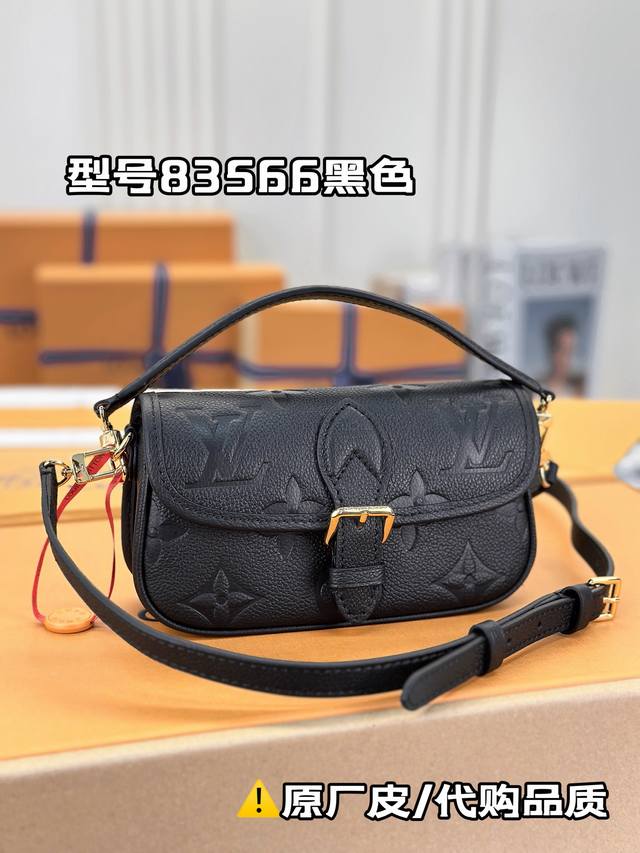 M83566黑色 本款 Nano Diane 手袋以 Monogram Empreinte 皮革浓缩 Diane 手袋的经典构型，复现圆润翻盖和腰带式开合等原型