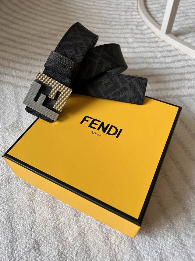 Fendi 意大利进口专柜专用印花帆布配荔枝纹底，搭配真空电镀拼色花纹纯铜扣，官网新款，专柜有售，市场顶级品质，支持验货 配送全套专柜包装，宽度 4.0Cm