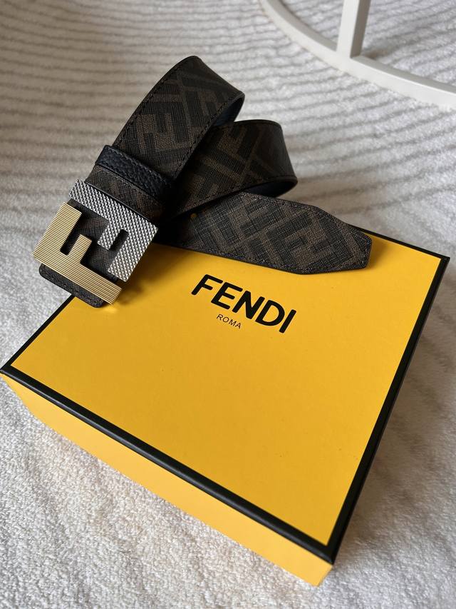 Fendi 意大利进口专柜专用印花帆布配荔枝纹底，搭配真空电镀拼色花纹纯铜扣，官网新款，专柜有售，市场顶级品质，支持验货 配送全套专柜包装，宽度 4.0Cm