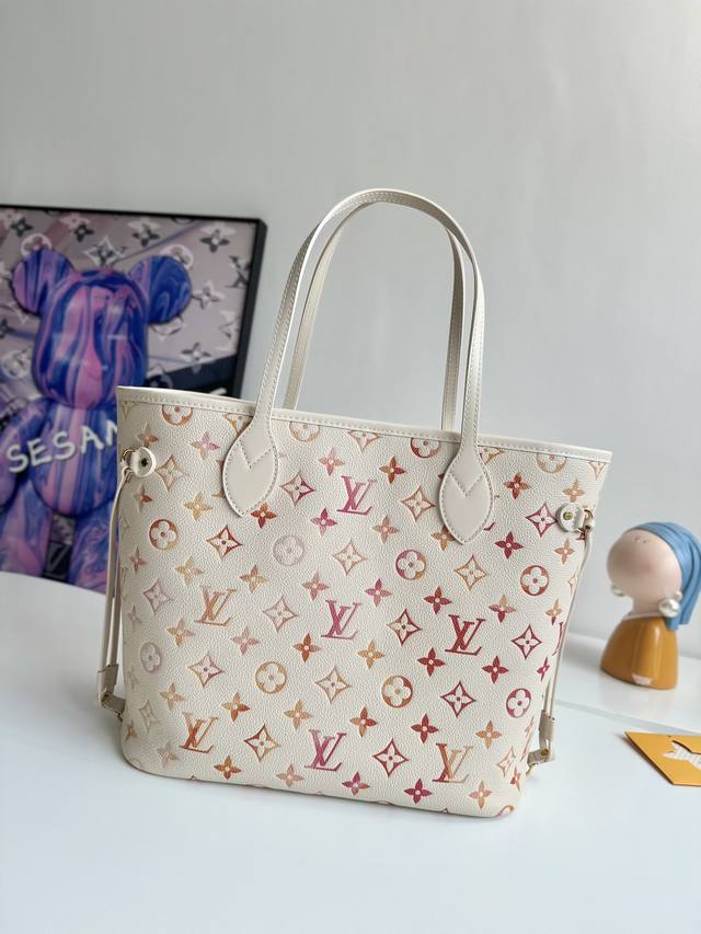 海外原单m47080独家实拍！本款 Neverfull 中号托特包取材 Monogram Empreinte Sunrise Aquarelle 皮革，以印花工