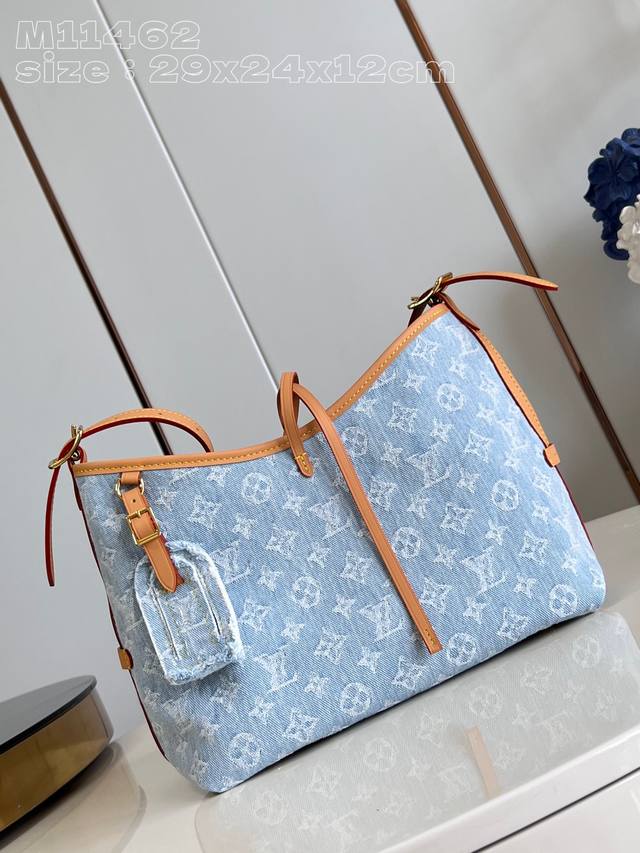 顶级原单 独家实拍 M11462 对版 本款 Carryall 小号手袋出自 Lv By The Pool 系列，以 Monogram Denim 棉料展现砂洗