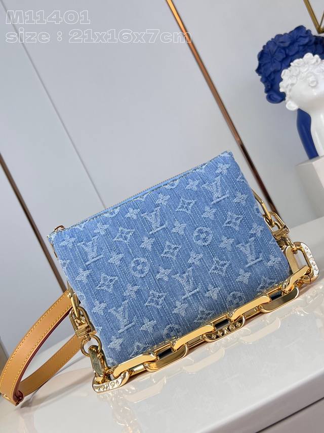 顶级原单 独家实拍 M11401 本款 Coussin Bb 手袋将 Monogram 图案织入棉质丹宁布，再经由漂白和砂洗工艺呈现 Monogram Deni