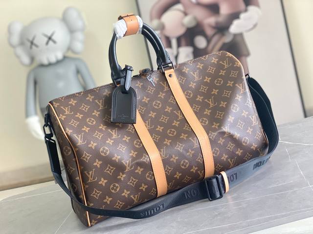 顶级原单 N46703 这款keepall 45 配肩带旅行袋采用柔软的damier Infini 皮革，传承了经典风格。无论肩背还是手提，其标志性的外形都将成