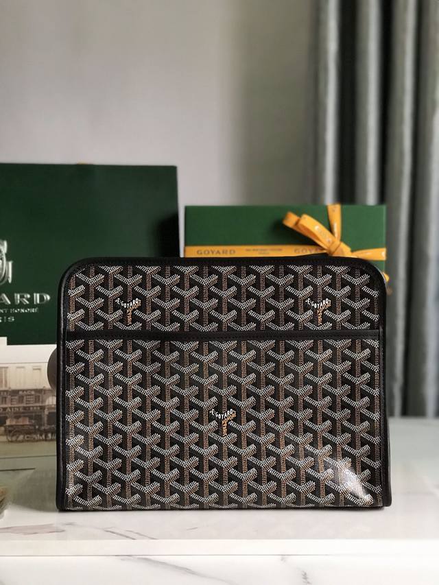 正品级 Goyard Jouvence 洗漱包 大号 Goyard Jouvence 洗漱包系列一直是goyard生活和旅行艺术的经典之作！牛皮手工制作 搭配黄