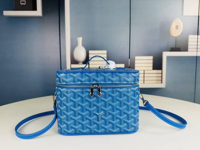 狗牙goyard高雅德新款戈雅化妆包 高雅德2021新款化妆包、Goyard Vanity Muse Bag 每个品牌都有属于他自己的化妆包、这款化妆包和其他相