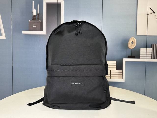 Balenciaga Fw新品 Explorer系列双肩包 17最火标识性极强的可乐双色刺绣logo设计让人过目不忘 辨识度极高logo采用高密丝线刺绣 台产古