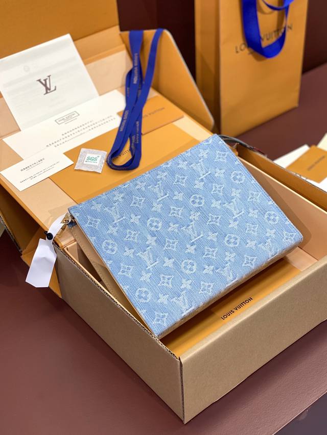 升级版本m47542 浅蓝色丹宁牛仔！Pochette Accessoires新版本！增加夹层、這款damierlicious系列的pochette Acces