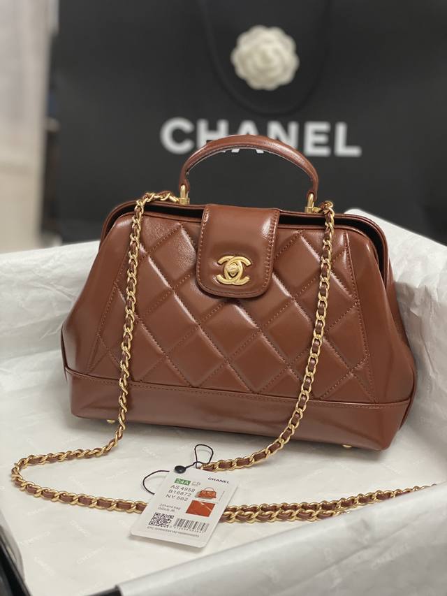 Chanel:，型号as4109#，尺寸9X13×4.5Cm，大号，As4549#，尺寸，16X23.5X8 Cm，2024年新款，医生包 实物超级美 油蜡皮配