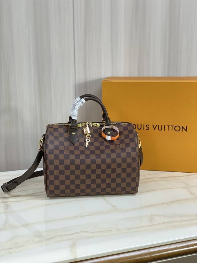 经典款 实拍m41367 精品以标志性 Damier Ebène 帆布制成的 Speedy30 1930专门为旅行者设计 手袋尽显经典的路易威登迷人魅力。 该包