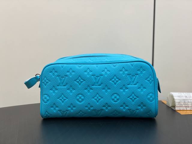 顶级原单 M11482蓝色全皮压花 洗漱包系列 当季新款 Dopp Kit Ms盥洗袋 M44494 本款 Dopp Kit 盥洗袋取材 Monogram Ec