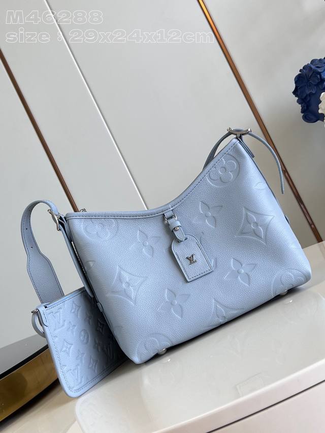 顶级原单 独家实拍 M46288兰压花 Carryall 小号手袋取材 Monogram Empreinte 压纹皮革，充裕构型设有齐整内层，大号内袋再添功能元