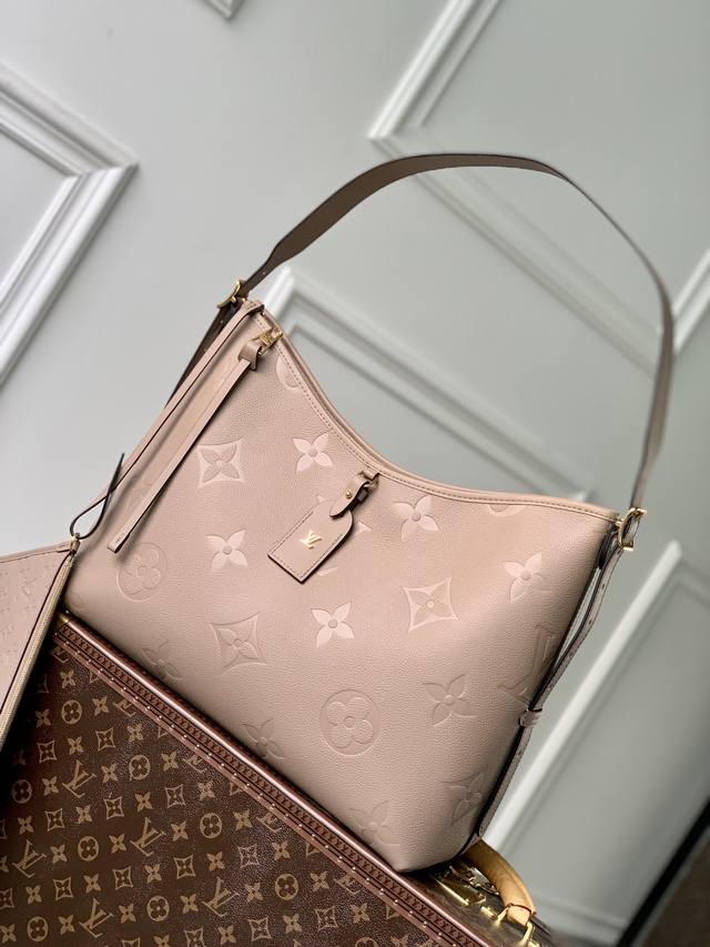 款号：M46289大象灰 特惠 Carryall 中号手袋取材 Monogram Empreinte 压纹皮革，充裕构型设有齐整内层，大号内袋再添功能元素。搭配