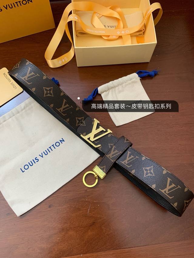 高品质原单精品，Lv家新款皮带老花钥匙扣套装系列，正版开模，搭配纳米电镀纯钢扣，宽度4.0Cm，配正版包装，高端品质进口原厂皮料，高清实拍大图 ，保质保量