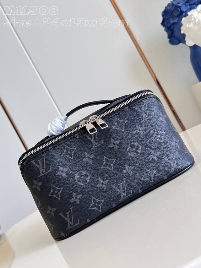 顶级原单 独家实拍 M11508黑花 Toiletry Bag 2 Compartments 盥洗袋取材 Monogram 涂层帆布和可水洗织物内衬，以双拉链广