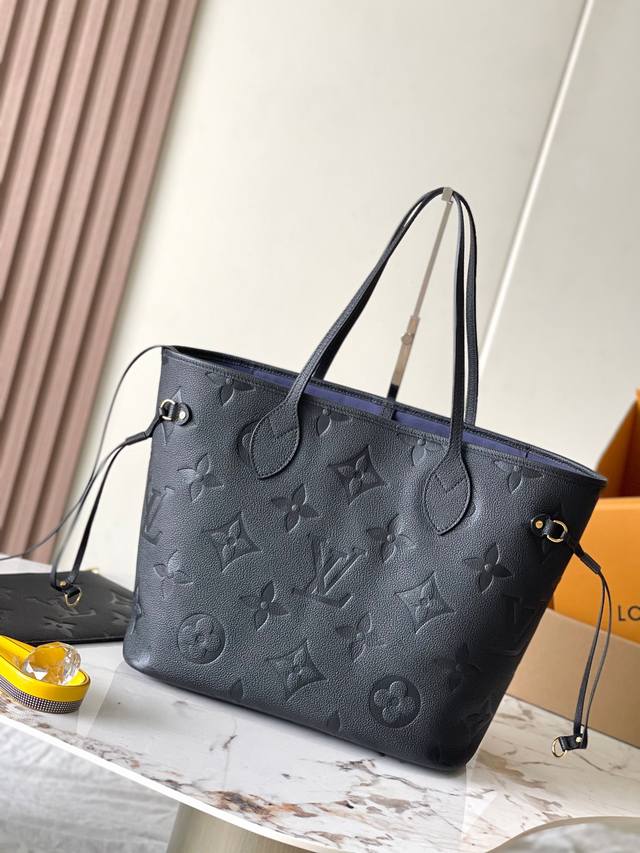 特级mb芯片版原厂皮 Neverfull 中号手袋型号：M45685黑色动态芯片版材料：A级全钢五金，进口原厂面料包装：全套原厂免税mb包装尺寸：31*28*1