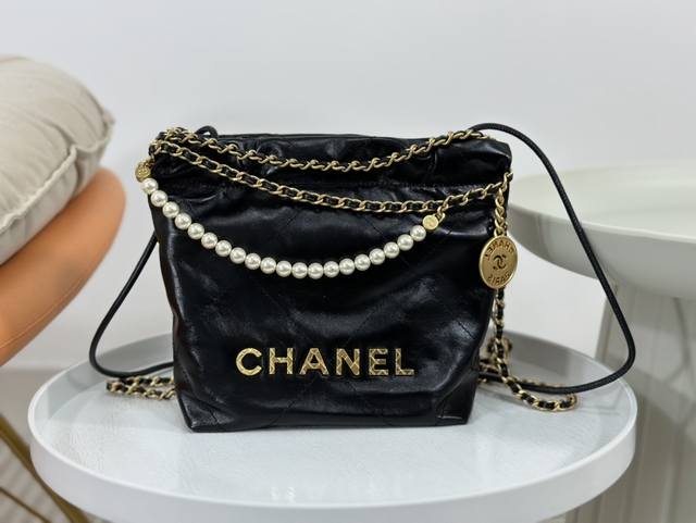 原厂皮 Chanel 3980 Mini垃圾袋尺寸:19*20*6.5 00 23S小香新款迷你 光面小牛皮古金金属装饰珍珠链条 超实用mini购物袋 包包自身