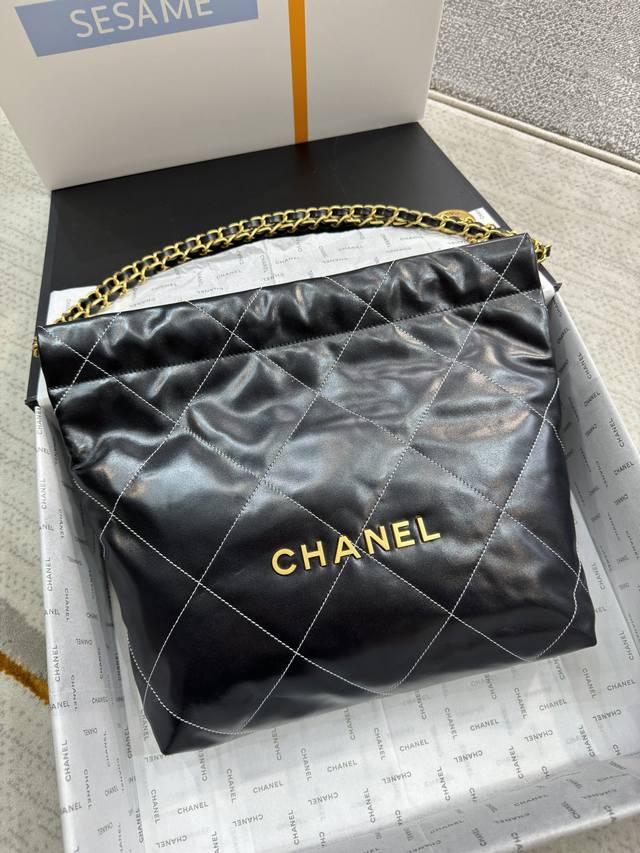 独家实拍原单升级版 型号3260Chanel 23春夏新款 Mini 22Bag现货尺寸 小号;37X35X7Cm，中号;39X42X8Cm