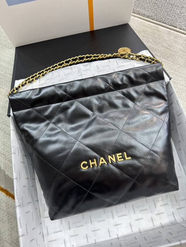 独家实拍原单升级版 型号3260Chanel 23春夏新款 Mini 22Bag现货尺寸 小号;37X35X7Cm，中号;39X42X8Cm