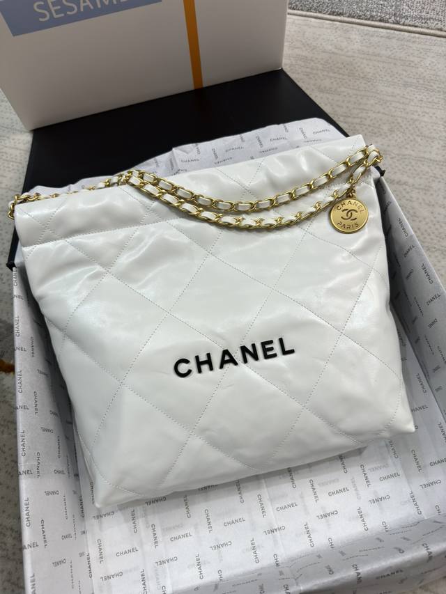 独家实拍原单升级版 型号3260Chanel 23春夏新款 Mini 22Bag现货尺寸 小号;37X35X7Cm，中号;39X42X8Cm