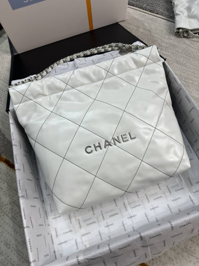 独家实拍原单升级版 型号3260Chanel 23春夏新款 Mini 22Bag现货尺寸 小号;37X35X7Cm，中号;39X42X8Cm