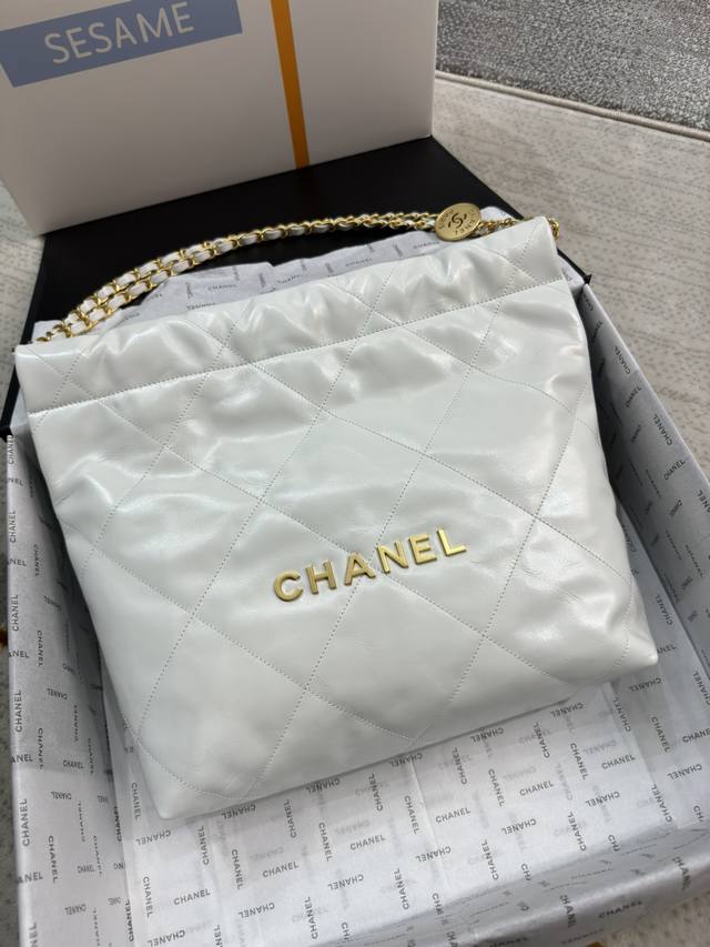 独家实拍原单升级版 型号3260Chanel 23春夏新款 Mini 22Bag现货尺寸 小号;37X35X7Cm，中号;39X42X8Cm