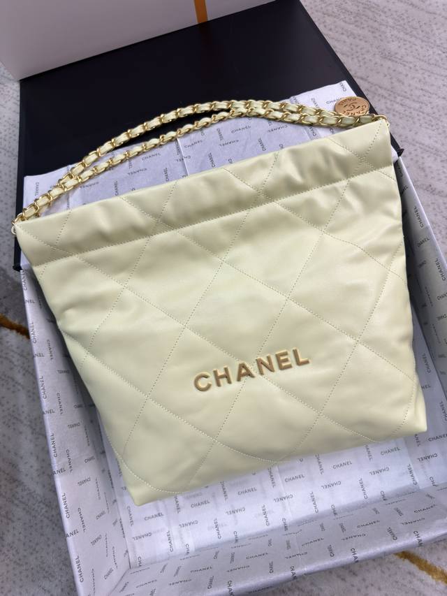 独家实拍原单升级版 型号3260Chanel 23春夏新款 Mini 22Bag现货尺寸 小号;37X35X7Cm，中号;39X42X8Cm