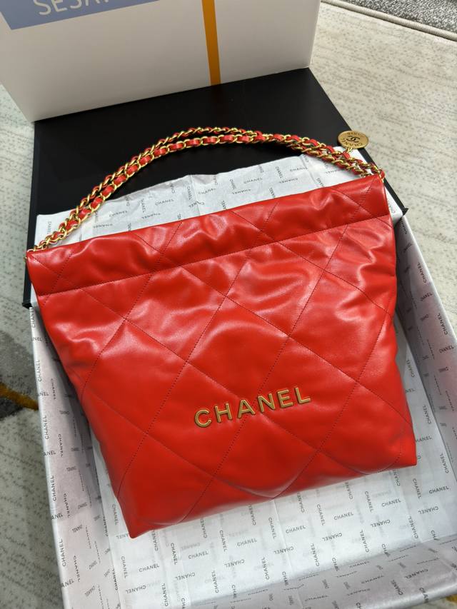 独家实拍原单升级版 型号3260Chanel 23春夏新款 Mini 22Bag现货尺寸 小号;37X35X7Cm，中号;39X42X8Cm