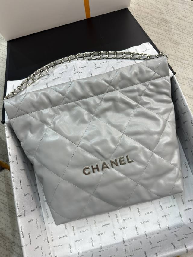 独家实拍原单升级版 型号3260Chanel 23春夏新款 Mini 22Bag现货尺寸 小号;37X35X7Cm，中号;39X42X8Cm