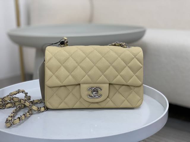 Chanel 1116 细颗粒鱼子酱classic New Mini 20Cm经典简约大气 优雅永不过时 小牛皮细颗粒鱼子酱外观搭配同色系小羊皮内里 金 银两种