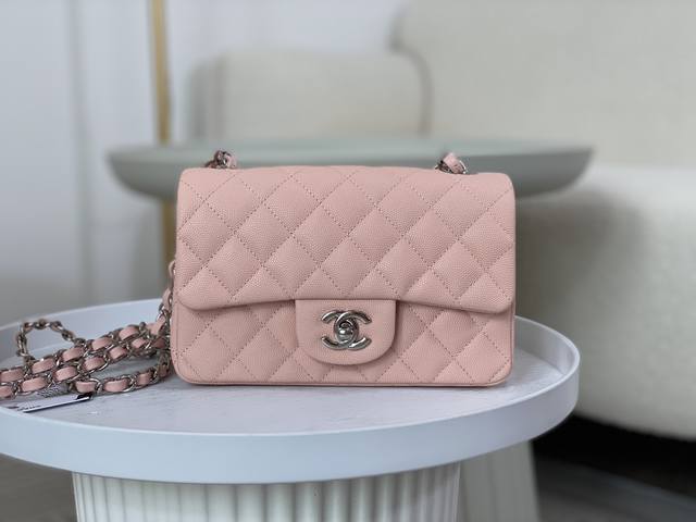 Chanel 1116 细颗粒鱼子酱classic New Mini 20Cm经典简约大气 优雅永不过时 小牛皮细颗粒鱼子酱外观搭配同色系小羊皮内里 金 银两种