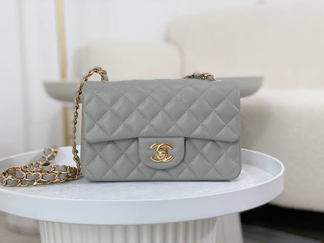 Chanel 1116 细颗粒鱼子酱classic New Mini 20Cm经典简约大气 优雅永不过时 小牛皮细颗粒鱼子酱外观搭配同色系小羊皮内里 金 银两种