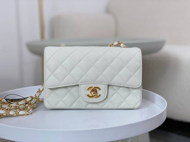 Chanel 1116 细颗粒鱼子酱classic New Mini 20Cm经典简约大气 优雅永不过时 小牛皮细颗粒鱼子酱外观搭配同色系小羊皮内里 金 银两种