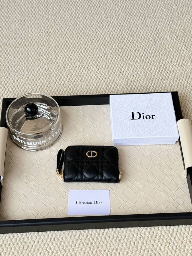 Dior New Caro拉链卡包 我爱了本来想买个钱包的不料被这个卡包戳中了大小正合适卡位也足够了悉尼封城的时候去不了店里sa会帮你发照片并且发付款链接我上午