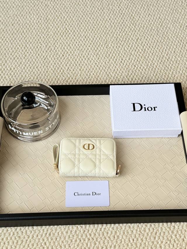 Dior New Caro拉链卡包 我爱了本来想买个钱包的不料被这个卡包戳中了大小正合适卡位也足够了悉尼封城的时候去不了店里sa会帮你发照片并且发付款链接我上午