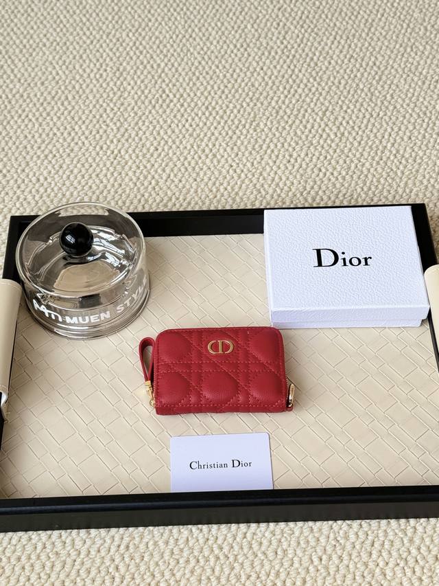 Dior New Caro拉链卡包 我爱了本来想买个钱包的不料被这个卡包戳中了大小正合适卡位也足够了悉尼封城的时候去不了店里sa会帮你发照片并且发付款链接我上午