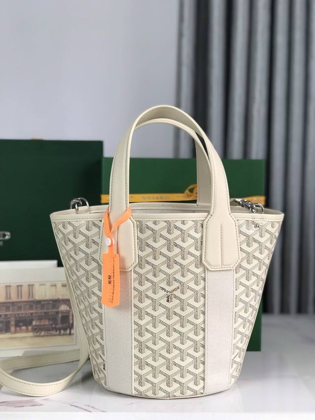 顶级原单，Maisongoyard 全新沙石色，一场沉浸与诗意的呈现 全新色彩的 Goyardine 帆布精准捕捉了天堂岛上田园诗般的海滩与沙石的独特色调，并将