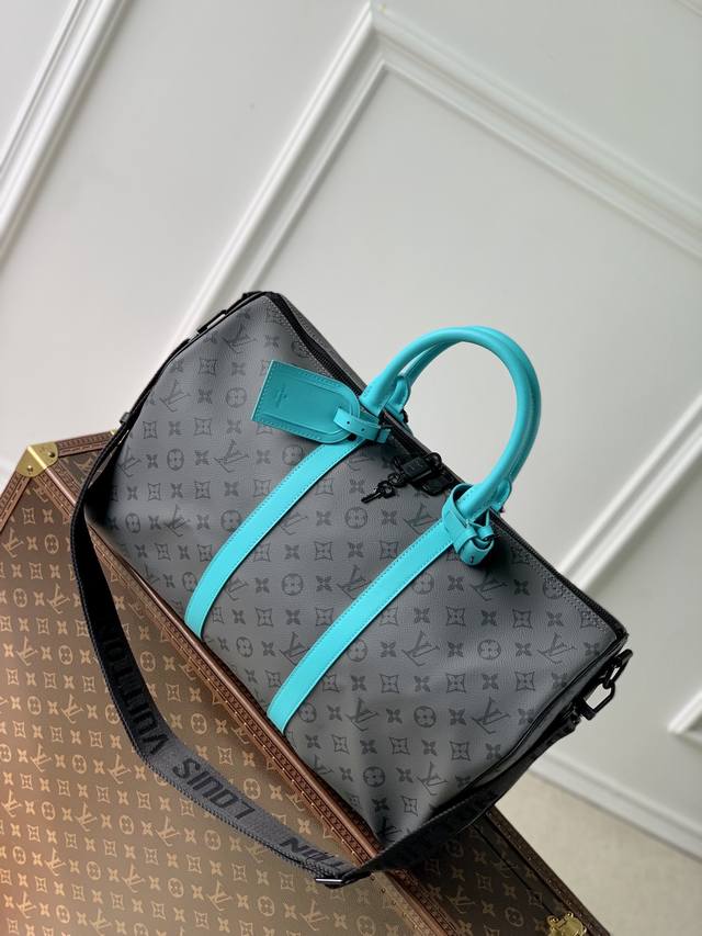 M11481银花 拼浅蓝 Keepall Bandoulière 45 旅行袋取材 Monogram Eclipse Reverse 帆布，以哑光金属件和明丽皮