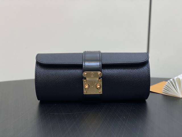 原单精品 M10145黑色十字纹全皮 珠宝盒系列 Etui Bijoux 珠宝盒 在monogram帆布上进行了皮革修剪，给人以精致印象的“Etui Bijou