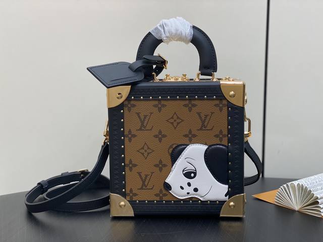 原单精品 M11206黄花小狗 盒子包箱子系列 Mini Square Trunk 手袋 使用monogram Reverse帆布，极其实用地完成的“迷你方形后