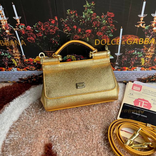 198Cm 款号：4134掌纹 高端货 Dolce & Gabbana 杜嘉班纳 时尚界另一款铂金包 细腻手工制造 经典款 纯色百搭 众多明星的最爱 可斜挎 配