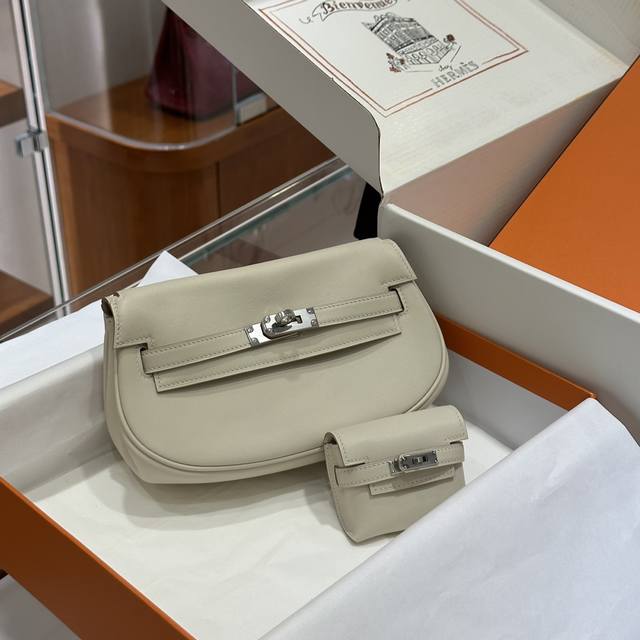 Hermes Kelly Moove 特惠正品开模 新款袭来这次不是小废包了不得不夸一下它的肩带 采用可拆卸的多孔位设计很多创意背法 尊嘟太好看了