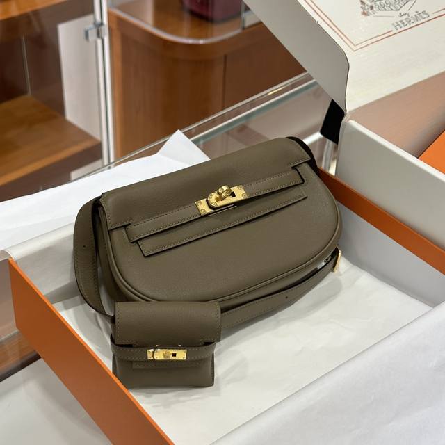 Hermes Kelly Moove 特惠正品开模 新款袭来这次不是小废包了不得不夸一下它的肩带 采用可拆卸的多孔位设计很多创意背法 尊嘟太好看了