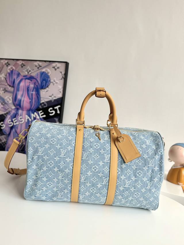 海外原单m25334独家实拍！本款 Keepall Bandoulière 45 旅行袋以 Monogram Denim 材质唱响夏日序曲：棉料织就 Monog