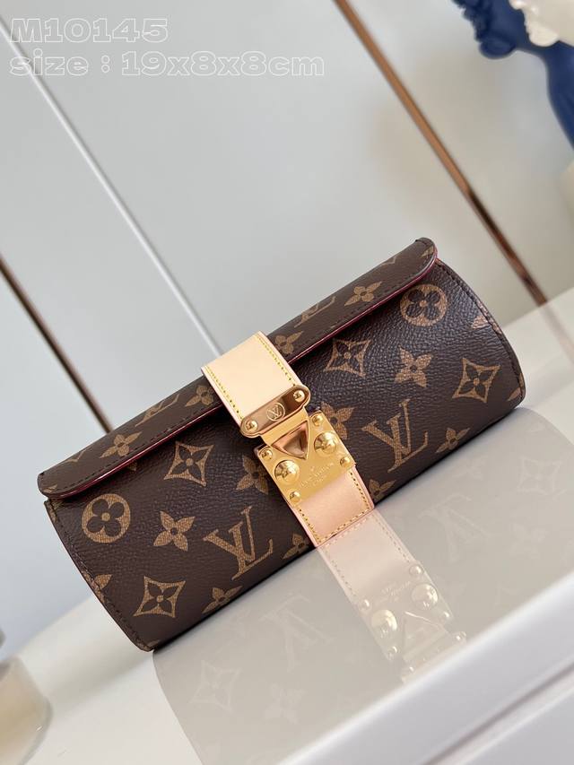 顶级原单 独家实拍 M10145老花 本款 Etui Bijoux 珠宝盒做工精良，由 Monogram 帆布与皮革饰边拼合而成。小巧尺寸内含充裕空间。内部安全